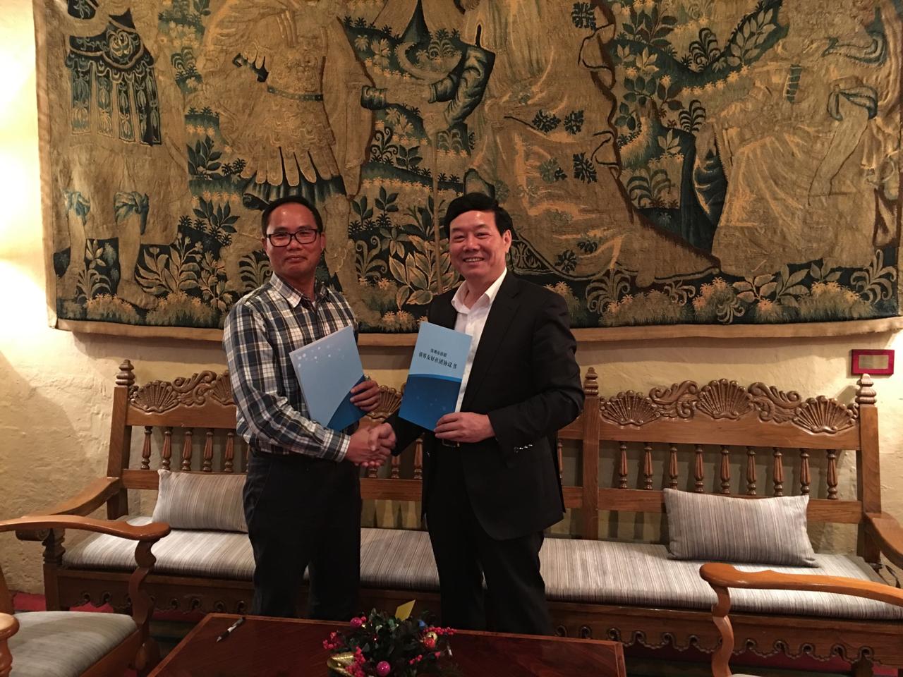 Representantes de la Asociación China Península de Yucatán