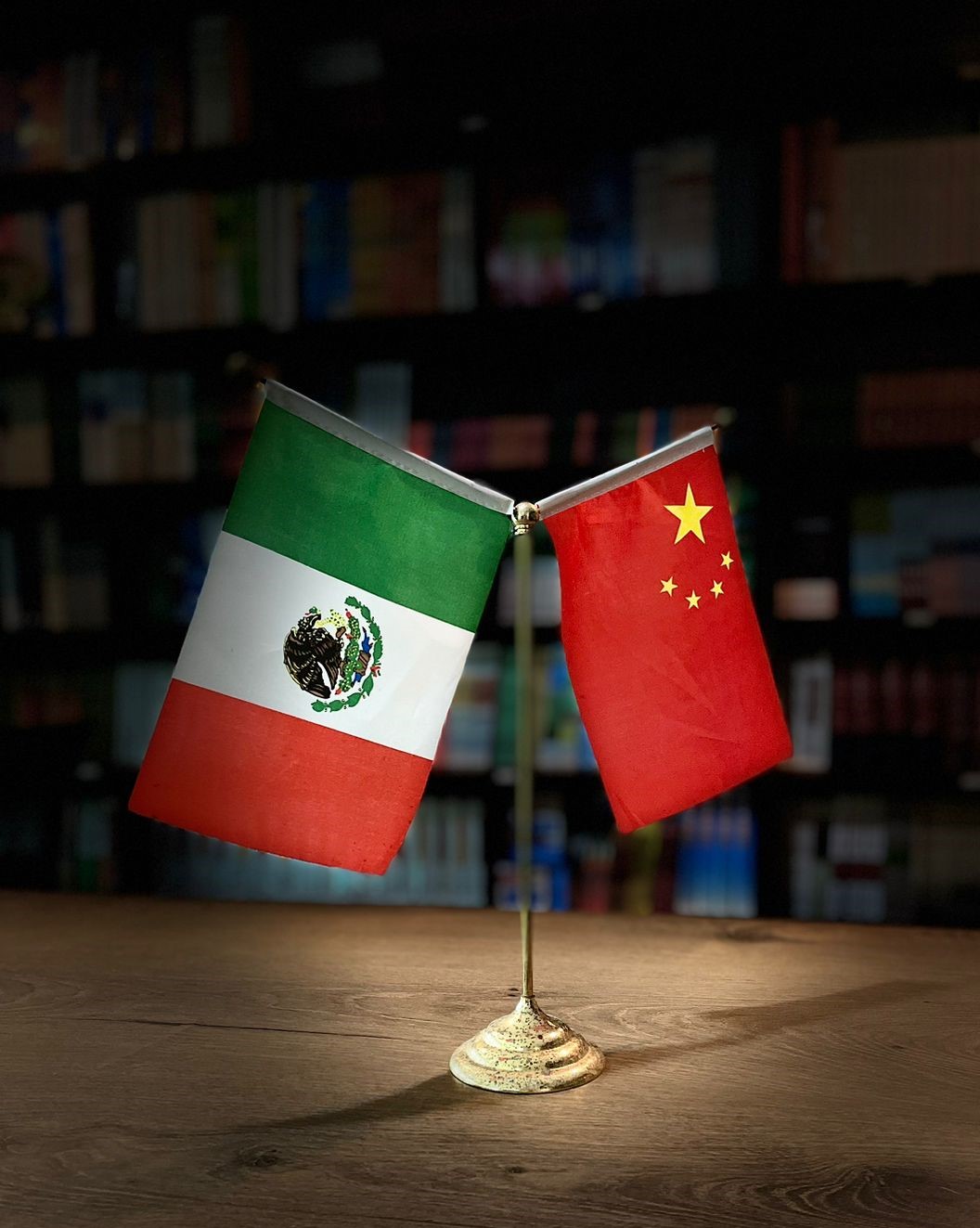 Banderas de México y China